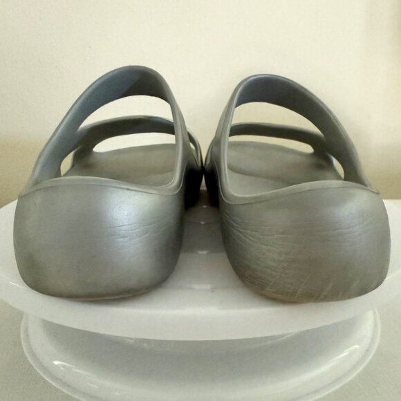 Lands End Womens Metallic Silver Slip On Slide Sandals Size 8 Lightweight Casual - Picture 8 of 11
